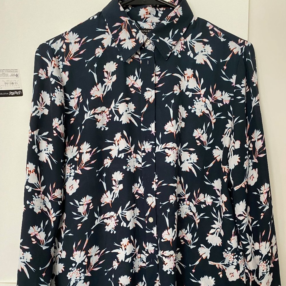 Banana Republic Women's Blue/white Floral Long Sleeve Button Down Blouse
